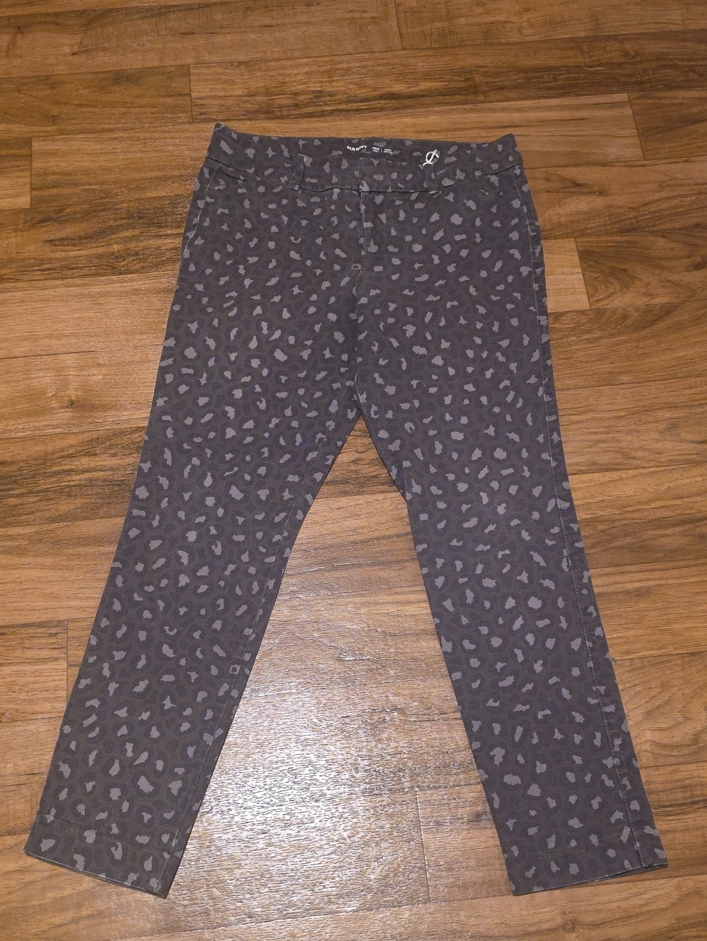 Old Navy Women's Gray Animal-Print Skinny Jeans